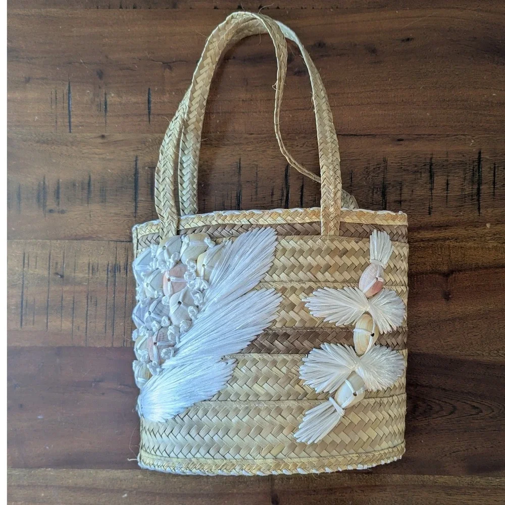 Woven Straw Tote Bucket Shoulder Bag Tan Seashell Raffia Fabric Lined Beach